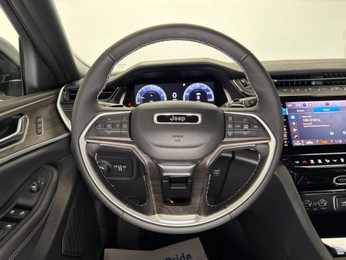 New 2026 Jeep Grand Cherokee L Limited w/ Limited Altitude Package AWD/4WD image 17