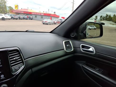 Used 2021 Jeep Grand Cherokee Altitude AWD/4WD image 18