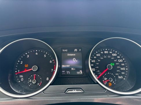 Used 2020 Volkswagen Tiguan SE w/ Panoramic Sunroof Package image 3