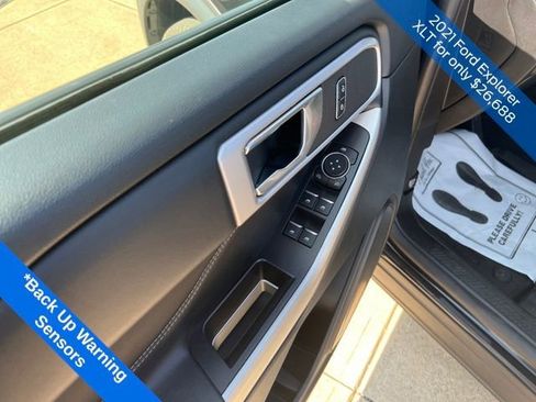 Used 2021 Ford Explorer XLT AWD/4WD image 12