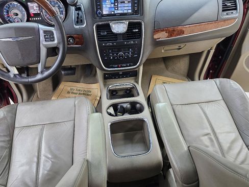 Used 2013 Chrysler Town & Country Limited w/ Luxury Group FWD image 30