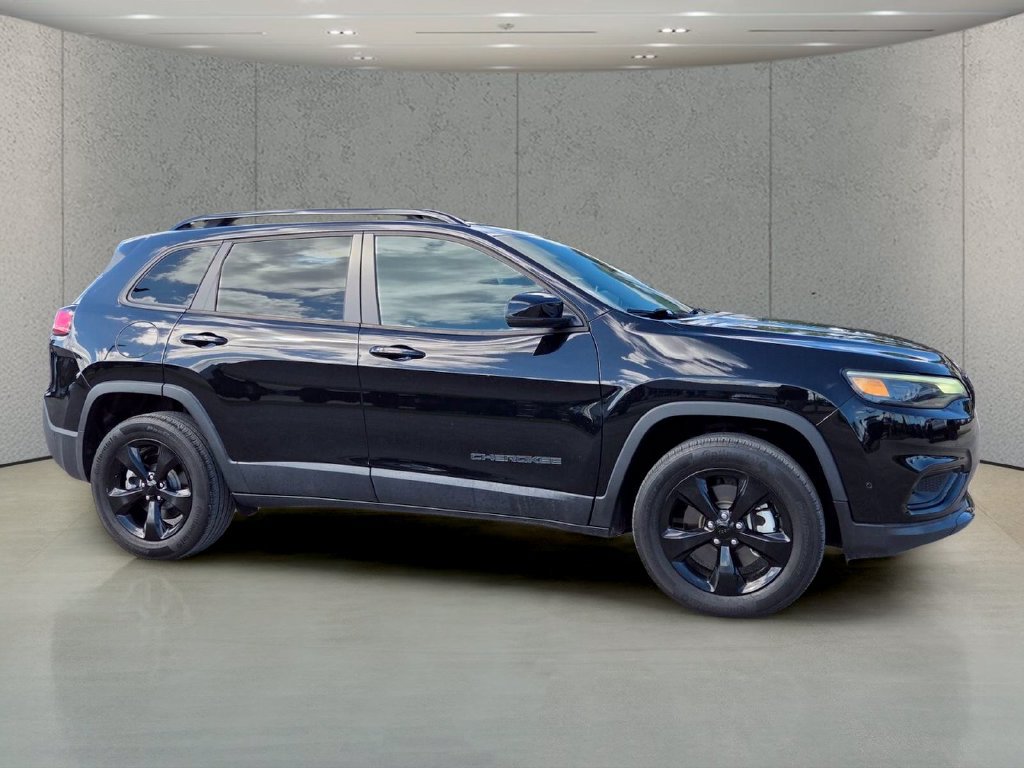 Used 2023 Jeep Cherokee Altitude Lux AWD/4WD image 3