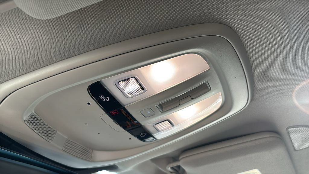 Certified 2025 Volvo XC90 T8 Plus AWD/4WD image 24