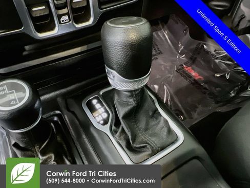 Used 2021 Jeep Wrangler Unlimited Sport AWD/4WD image 10