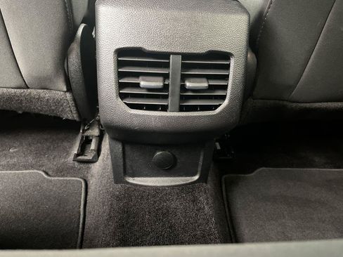 Used 2017 Ford Fusion SE w/ Fusion SE Technology Package FWD image 12