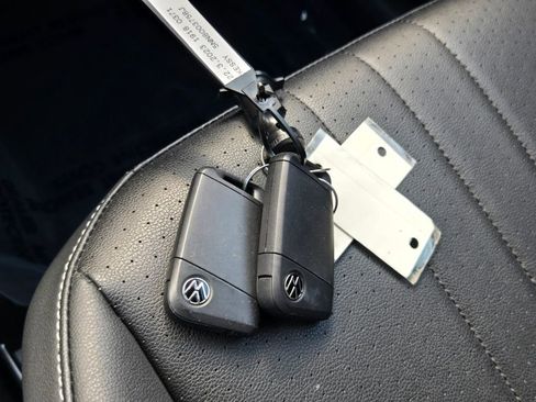 Used 2023 Volkswagen Tiguan SE image 19