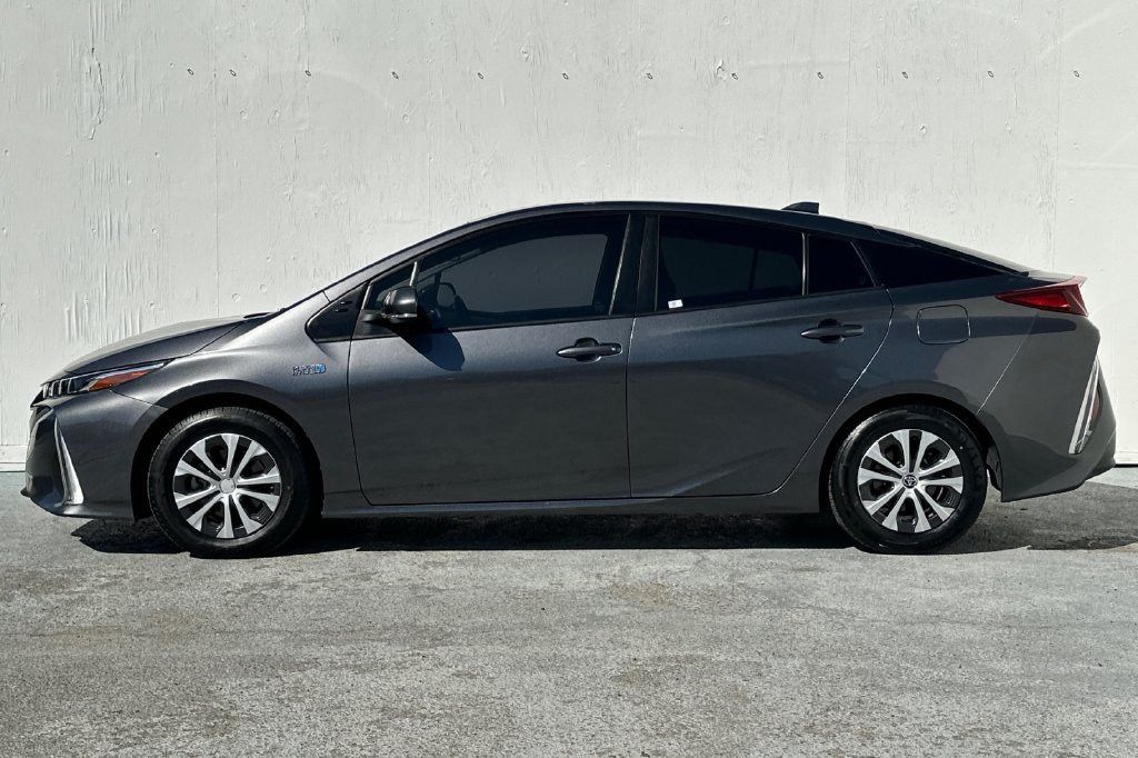 Used 2021 Toyota Prius Prime XLE FWD image 6