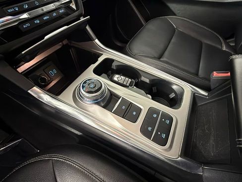 Used 2020 Ford Explorer XLT w/ Equipment Group 202A image 22