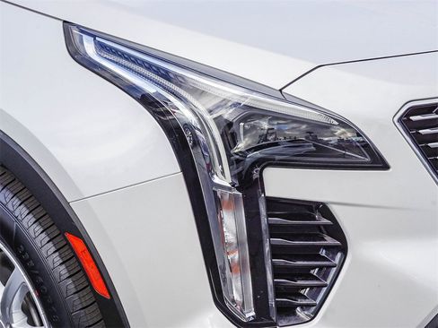 Used 2023 Cadillac XT4 Luxury w/ Cold Weather Package image 10