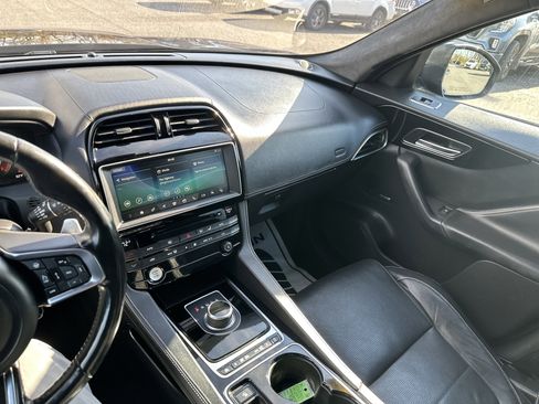 Used 2017 Jaguar F-PACE S image 22