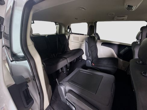 Used 2019 Dodge Grand Caravan SE image 24