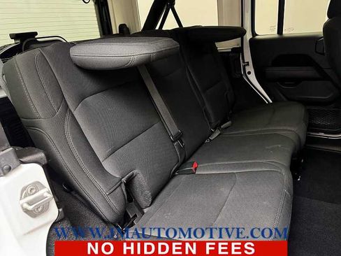 Used 2019 Jeep Wrangler Unlimited Sahara w/ Cold Weather Group AWD/4WD image 17