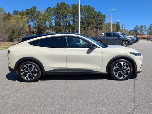 Certified 2025 Ford Mustang Mach-E Select w/ Comfort Package Lite image 3