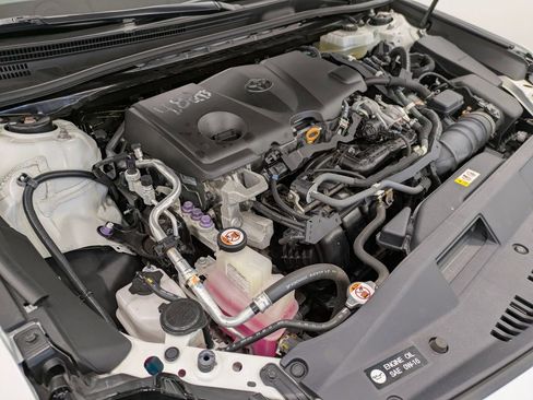 Used 2019 Toyota Camry LE FWD image 31