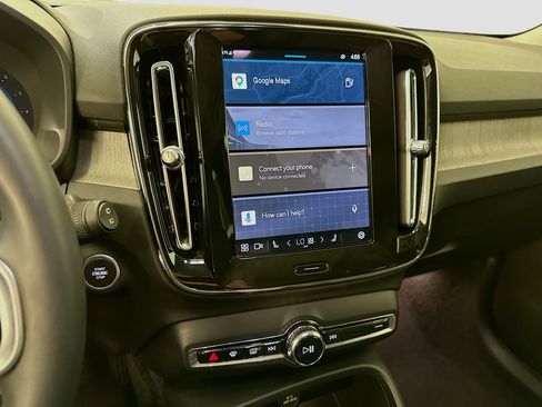 Used 2025 Volvo XC40 B5 Plus image 26