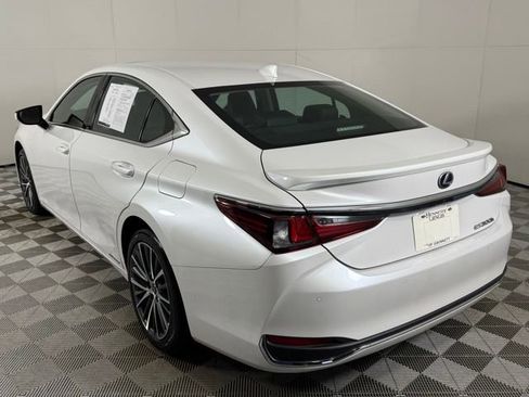 Used 2022 Lexus ES 300h w/ Premium Package image 4
