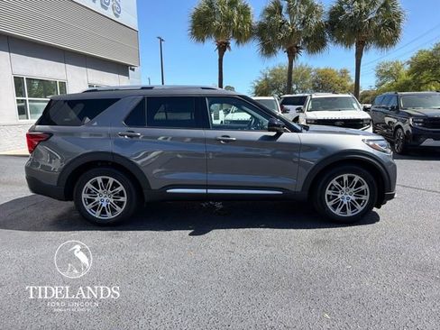 New 2026 Ford Explorer Platinum image 8