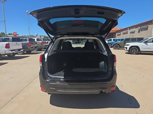 Used 2023 Subaru Forester Premium AWD/4WD image 5