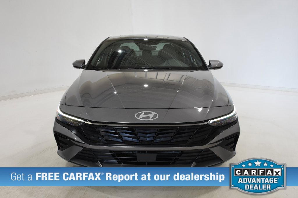 Used 2025 Hyundai Elantra SEL FWD image 3