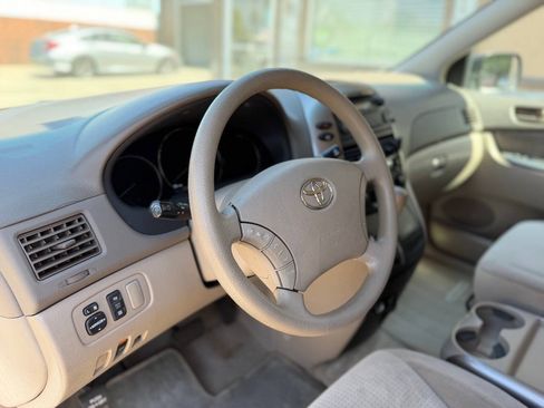 Used 2008 Toyota Sienna CE FWD image 18