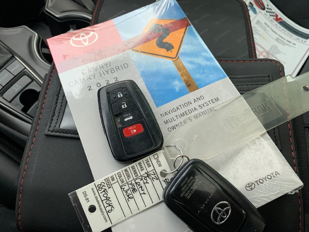 Used 2022 Toyota Camry XSE w/ Navigation Package FWD image 9