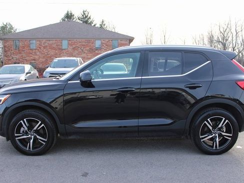 Used 2025 Volvo XC40 B5 Core image 5