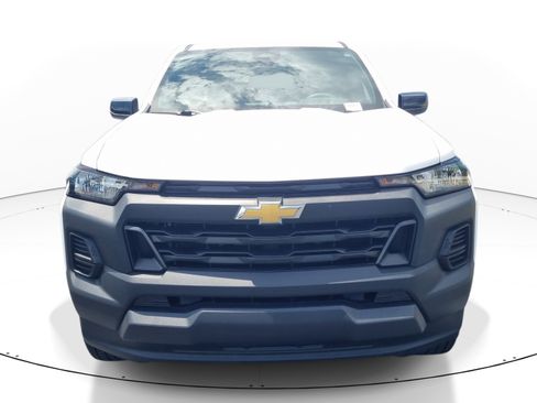Used 2024 Chevrolet Colorado W/T w/ WT Convenience Package II RWD image 2