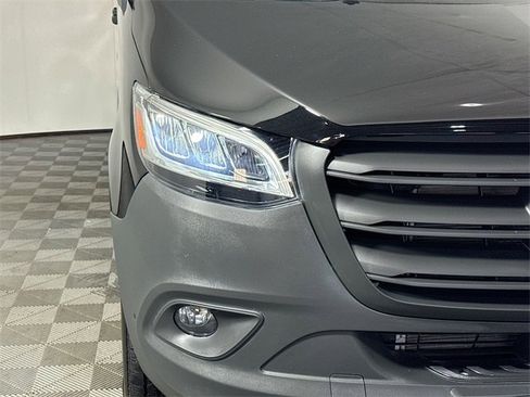 Used 2023 Mercedes-Benz Sprinter 2500 image 3
