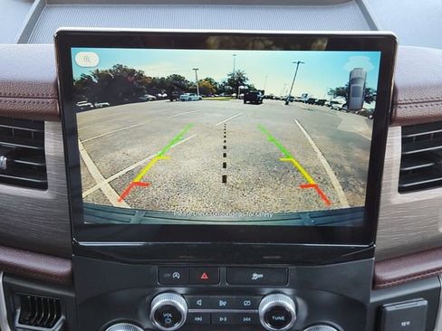 Used 2024 Ford Expedition Limited image 17