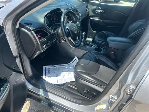 Used 2019 Jeep Cherokee Latitude Plus w/ Comfort/Convenience Group AWD/4WD image 10