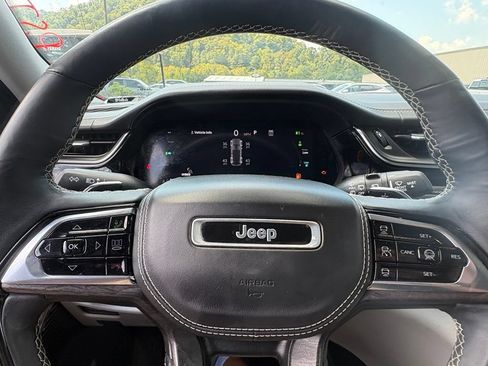 Used 2022 Jeep Grand Cherokee Overland w/ Advanced Protech Group III AWD/4WD image 23