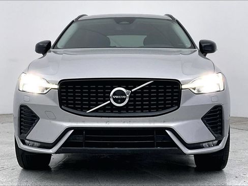 Used 2023 Volvo XC60 B5 Ultimate w/ Climate Package FWD image 3