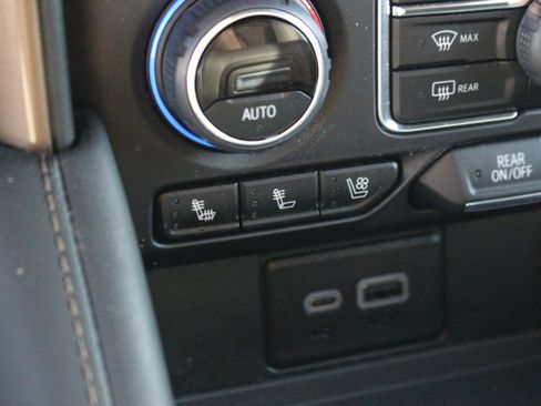 Used 2024 Chevrolet Tahoe High Country w/ Premium Package image 24