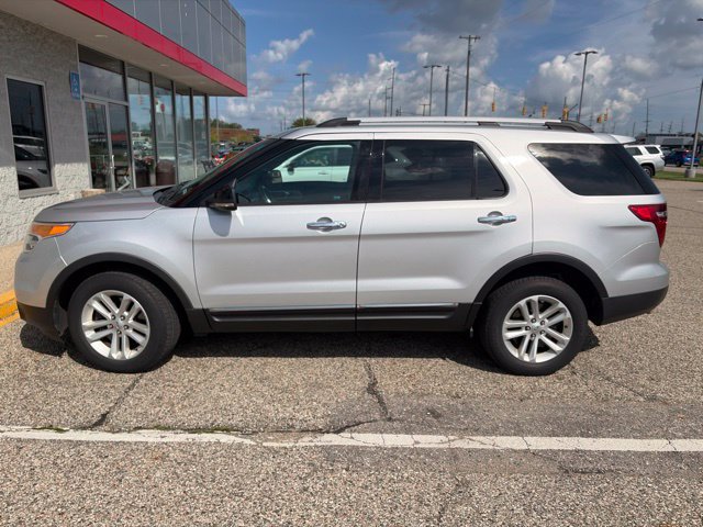 Used 2014 Ford Explorer XLT w/ Equipment Group 202A AWD/4WD image 9