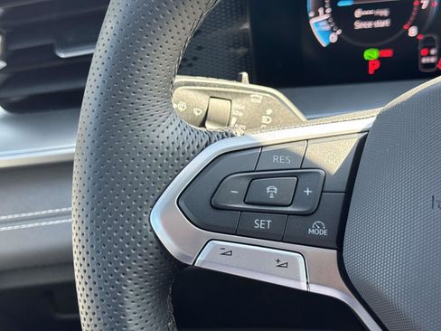 New 2026 Volkswagen Tiguan SE R-Line FWD image 18