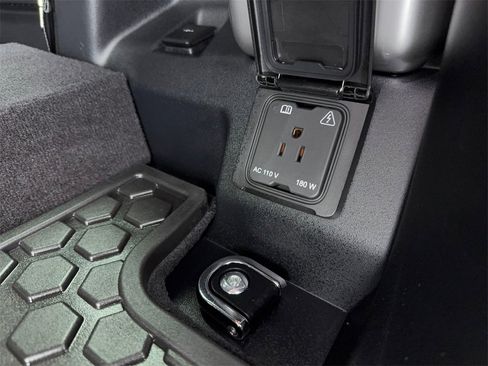 Used 2024 Land Rover Defender 130 X image 14