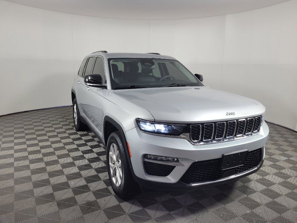 Used 2023 Jeep Grand Cherokee Limited AWD/4WD image 13