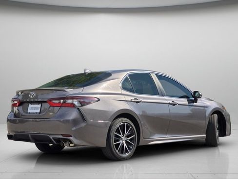 Used 2024 Toyota Camry SE w/ Cold Weather Package FWD image 21