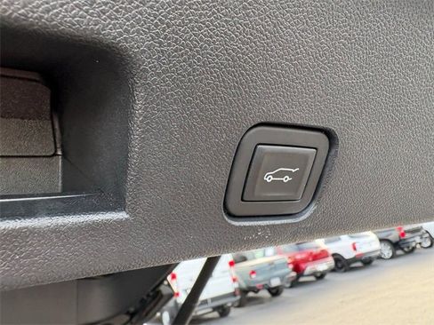 Used 2025 GMC Acadia Elevation image 23