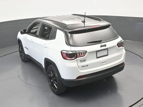Used 2024 Jeep Compass Latitude w/ Convenience Group AWD/4WD image 46