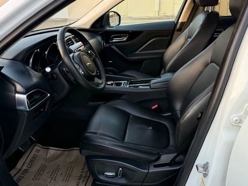 Used 2019 Jaguar F-PACE image 13