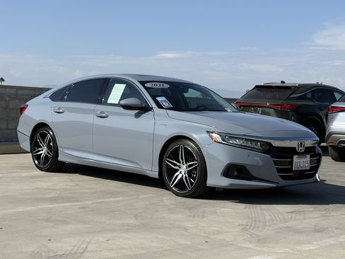 Used 2021 Honda Accord Touring image 2