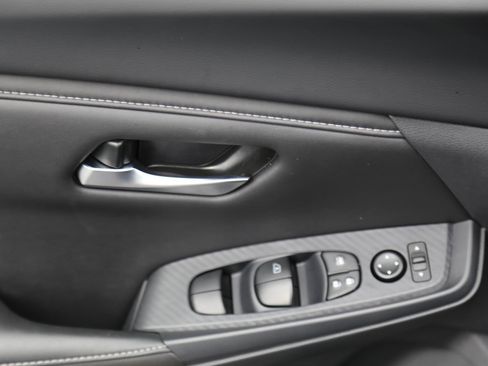 Used 2025 Nissan Sentra SV image 6