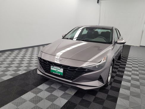 Used 2023 Hyundai Elantra SE FWD image 15