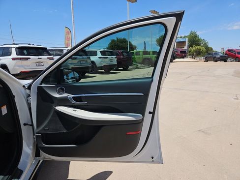 Used 2022 Hyundai Sonata Limited FWD image 13