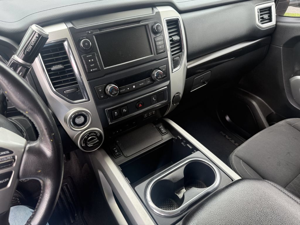 Used 2019 Nissan Titan SV w/ SV Convenience Package AWD/4WD image 11