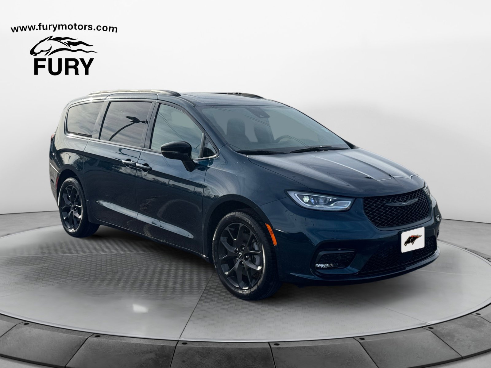 Used 2025 Chrysler Pacifica Limited w/ Trailer Tow Group AWD/4WD image 1