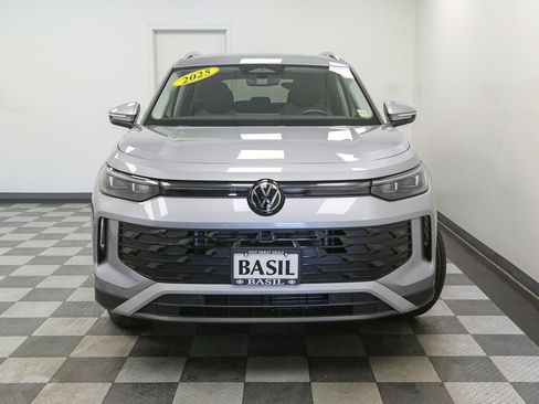 Used 2025 Volkswagen Tiguan S AWD/4WD image 3