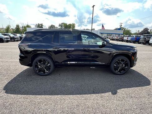 New 2027 Chevrolet Traverse RS w/ LPO, Floor Liner Package AWD/4WD image 7