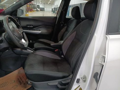 Used 2020 Nissan Kicks SV image 12